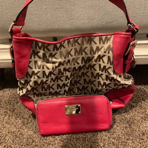 Michael Kors Handbags - Michael Kors Bag & Wallet